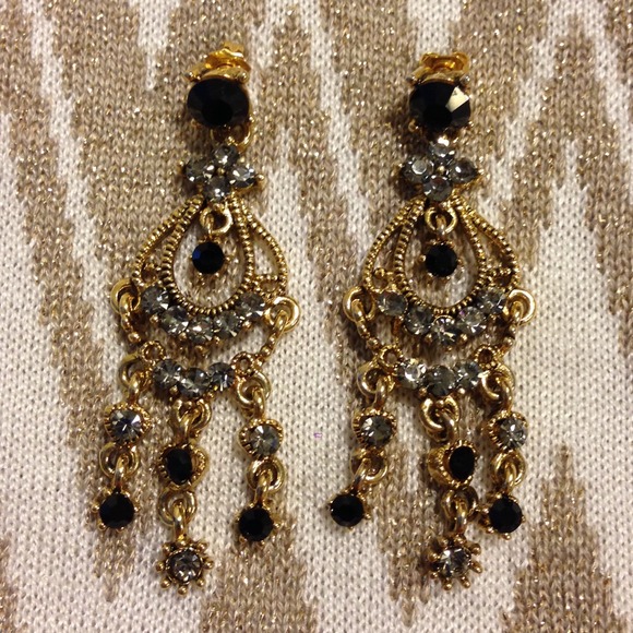 ✨ Black/Gold Earrings ✨