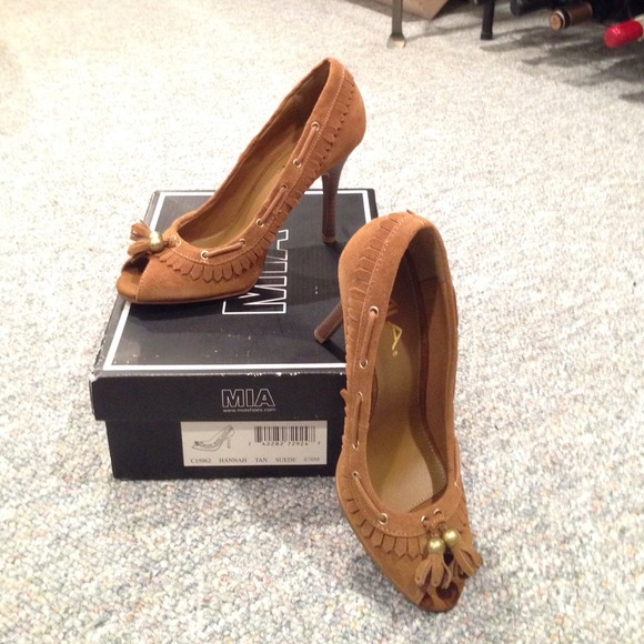 Adorable tan suede open-toe "loafer pumps"