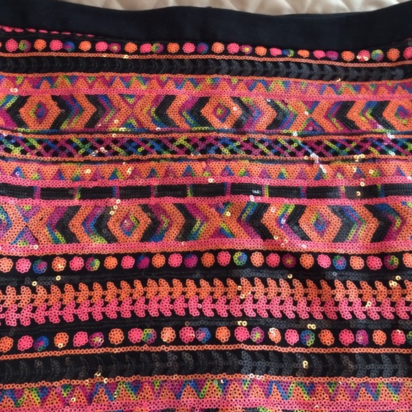 SOLD NWOT Amazing Aztec or tribal mini skirt - Picture 2 of 4