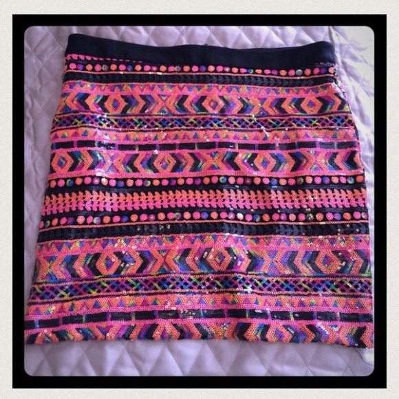 SOLD NWOT Amazing Aztec or tribal mini skirt - Picture 4 of 4