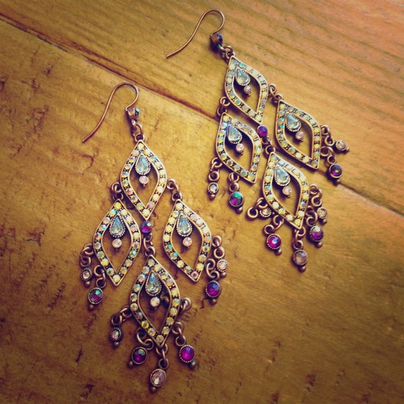 SOLD in Bundle!!! Lia Sophia Earrings - Picture 1 of 2