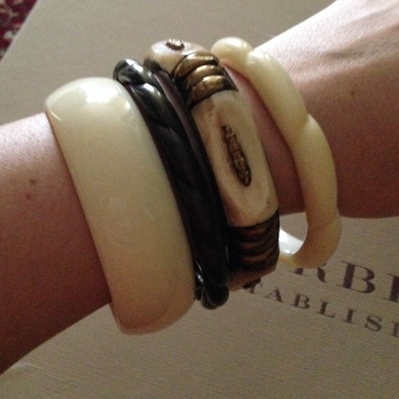 4pc Ivory bangle set
