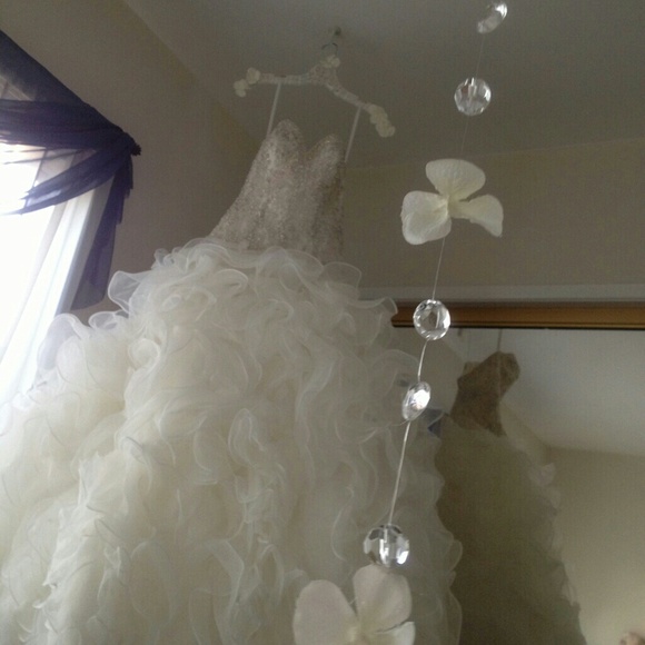 Wedding dress - Picture 3 of 4