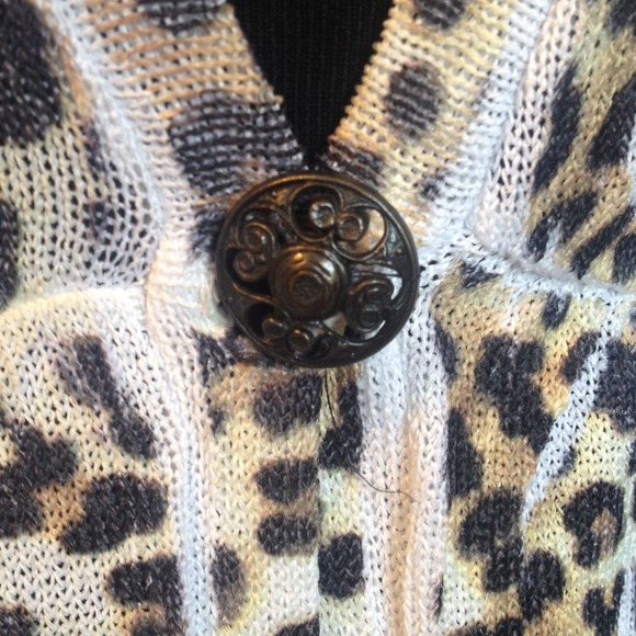Leopard print light weight one button cardigan - Picture 2 of 4