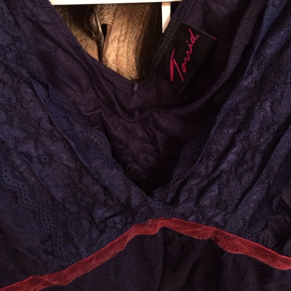 Double strap Lacy Tank! (5) - Picture 3 of 3