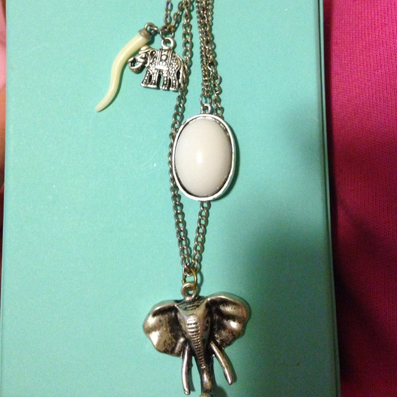 Necklace set elephant