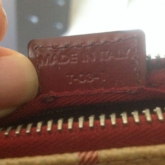 Authentic Burberry Haymarket Check small purse. Like new - Picture 4 of 9