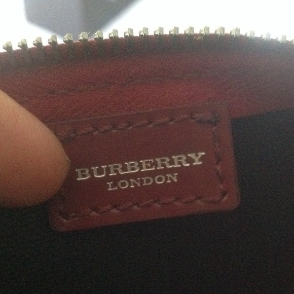 Authentic Burberry Haymarket Check small purse. Like new - Picture 5 of 9