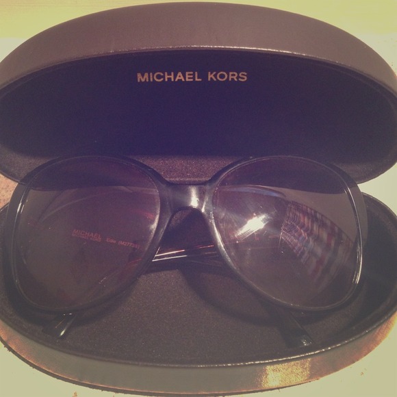 Brown MK sunglasses☀️