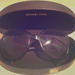 Brown MK sunglasses☀️