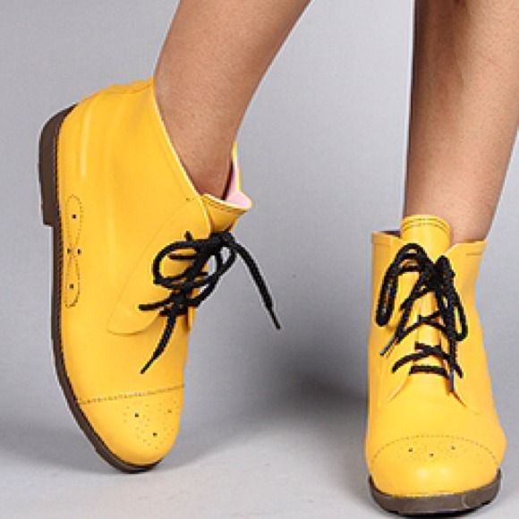 JEFFREY CAMPBELL YELLOW AND BLACK LOW RAIN BOOTS