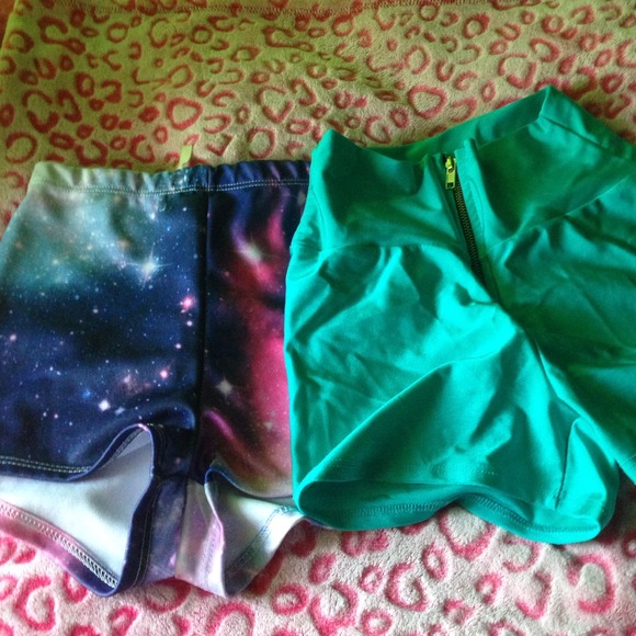 2 cute high waisted rave shorts 💕✨