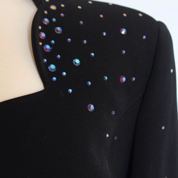⬇Vintage Black Rhinestone Blazer - Picture 2 of 4