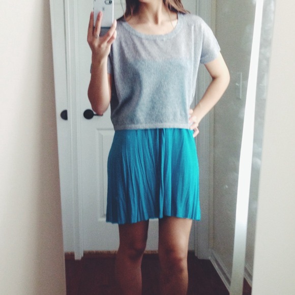 π Host Picks π β’ Express Shimmery Top β’ - Picture 2 of 4