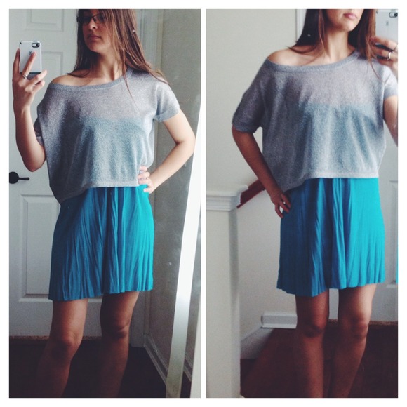 π Host Picks π β’ Express Shimmery Top β’ - Picture 3 of 4