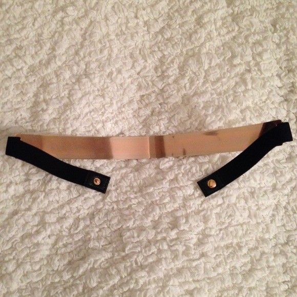 Gold tone belt - Picture 2 of 3