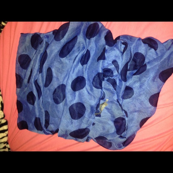✨SOLD IN BUNDLE✨ Blue polka dot infinity scarf - Picture 2 of 3