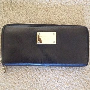 Black Michael kors wallet
