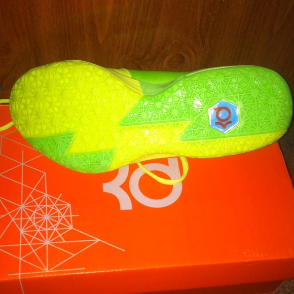 Size 8 Nike KD's. Never worn. Brand new. - Picture 2 of 3