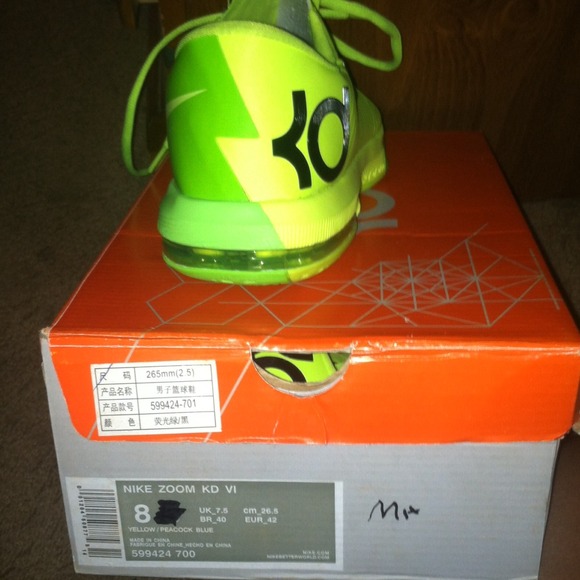 Size 8 Nike KD's. Never worn. Brand new. - Picture 3 of 3