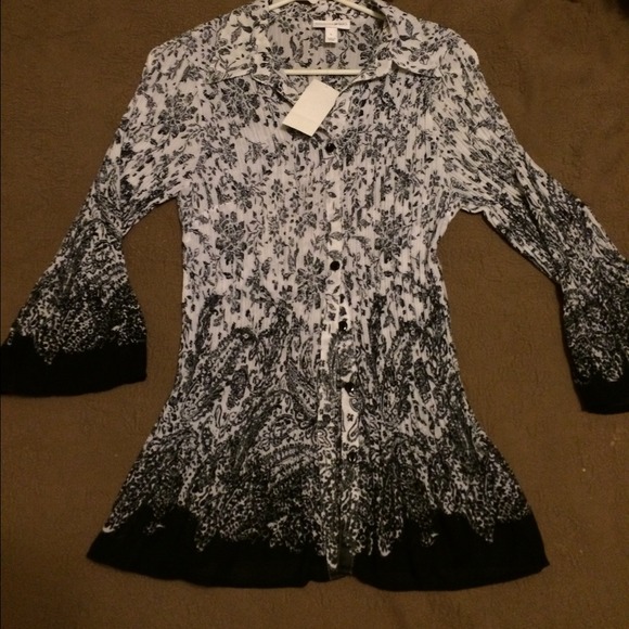 🚫SOLD🚫New stretchy button up over shirt - Picture 1 of 3