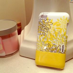 Yellow flower iPhone 4s case
