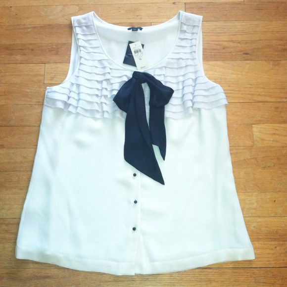 Ann Taylor Tops - 🎉Host Pick🎉Dressy blouse
