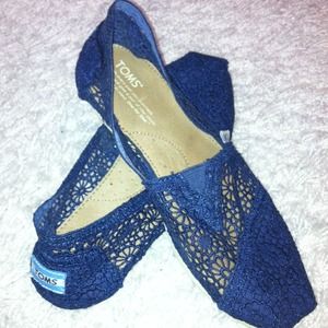 Women's 7.5 Navy Blue Toms