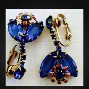 Vintage blue rhinestone clip on earrings