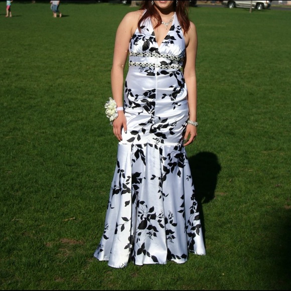 Black and white mermaid cut prom dress - Picture 4 of 4