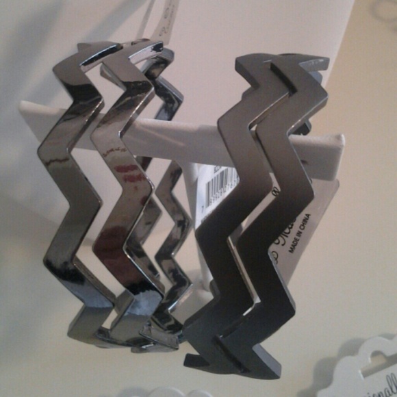 Fun & flirty jewelry sets! - Picture 2 of 4