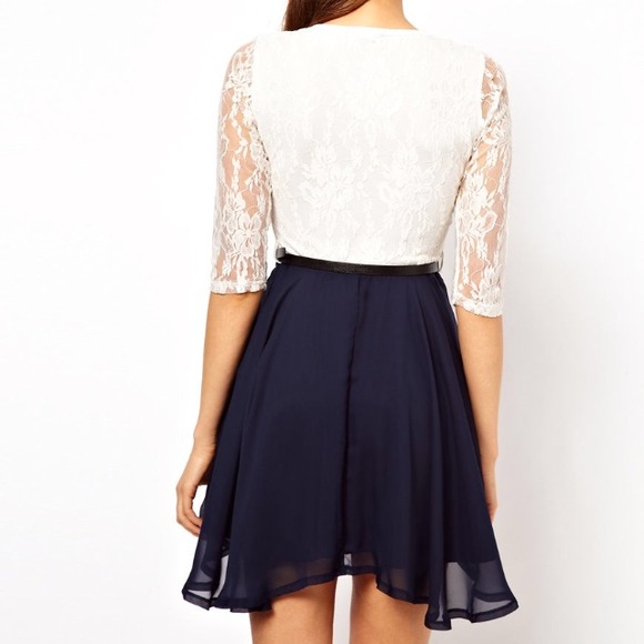 Reduced!🌟 Lovely Lace Dress 🌟 - Picture 3 of 3