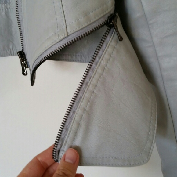 Multiple ways leather jacket - Picture 2 of 4