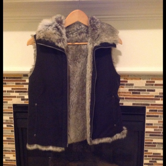 Cozy Reversible Black Fur Vest! PRICE REDUCED! ❄️