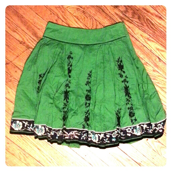 Emerald green embroidered knee-length full skirt