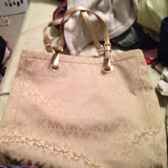 Authentic Michael kores hand bag