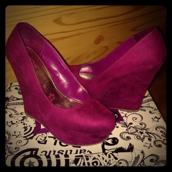 Fuchsia Wedges