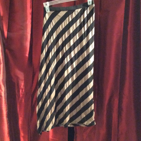 💋💜💜Striped tan and black skirt.