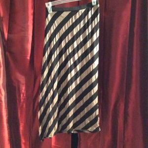 💋💜💜Striped tan and black skirt.