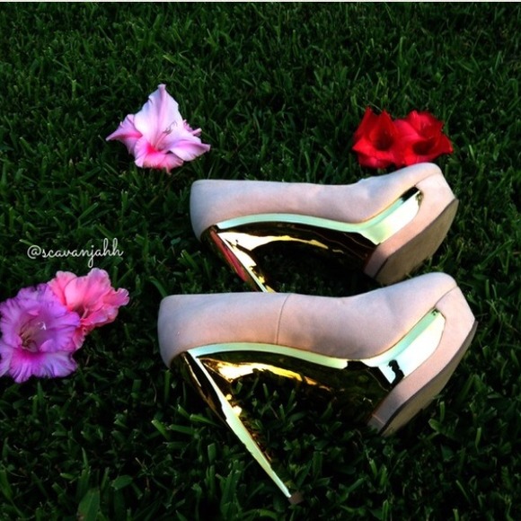 NEW gold heeled beautiful statement pumps - Picture 3 of 4