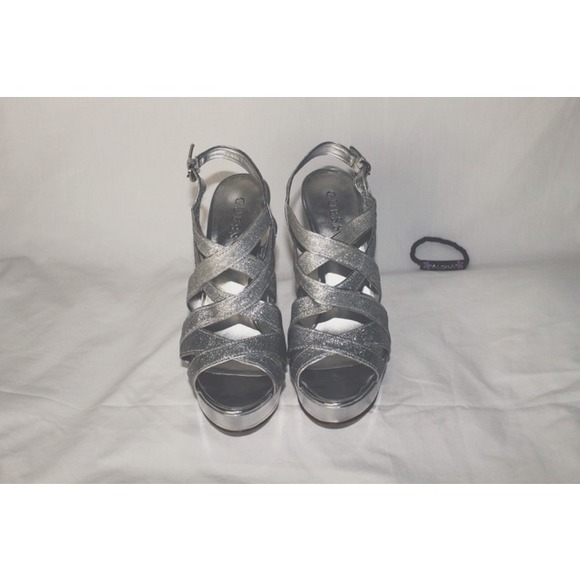 silver heels - Picture 4 of 4