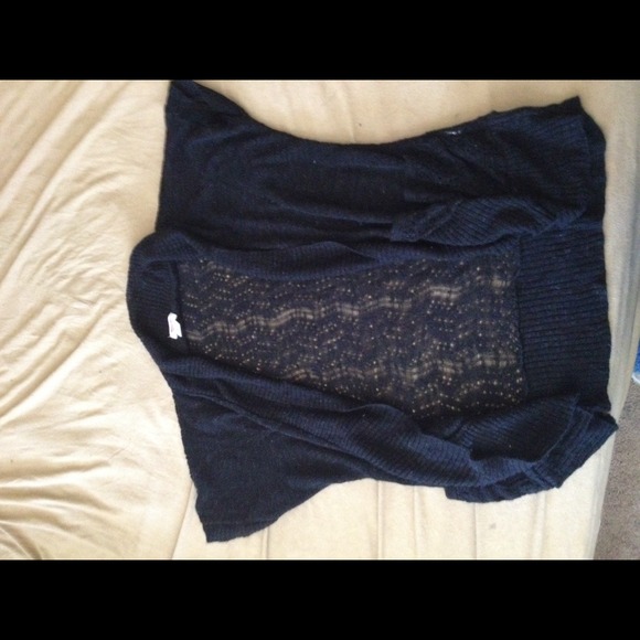 Short sleeved black sweater