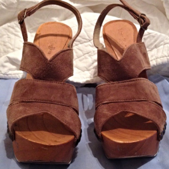 Papillon platform sandals