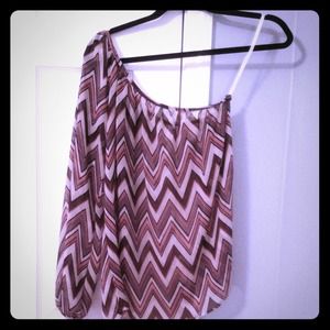 Super cute one shoulder sheer chevron top Sm