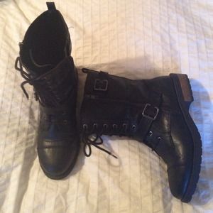 Combat boots