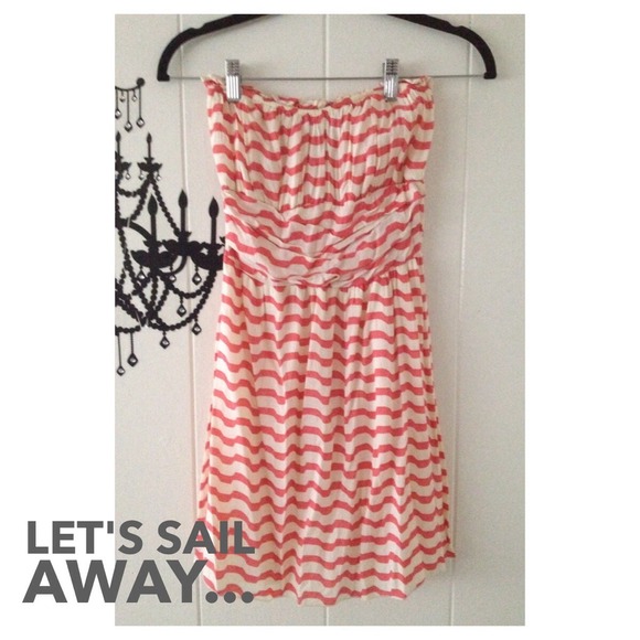 🔴SOLD🔴White and coral tube top dress