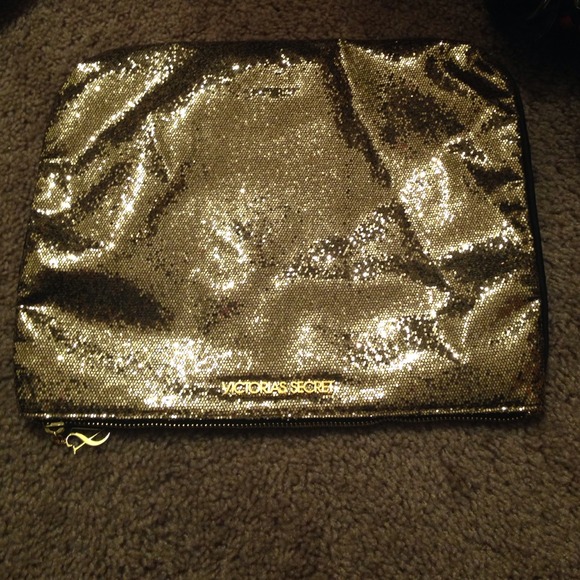 Victoria's Secret clutch - Picture 2 of 3
