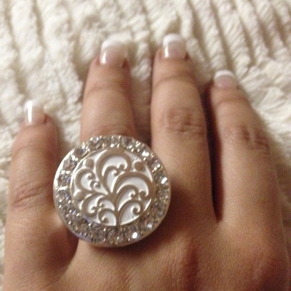 Cocktail ring!! - Picture 2 of 3