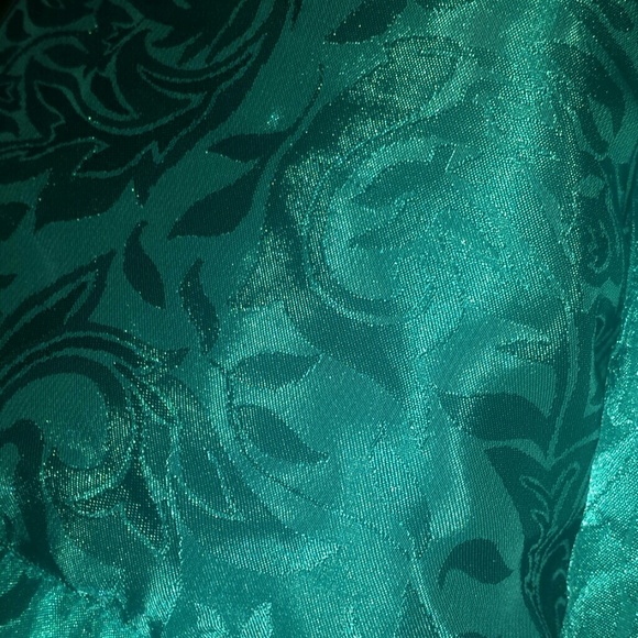 Robe - Picture 2 of 2