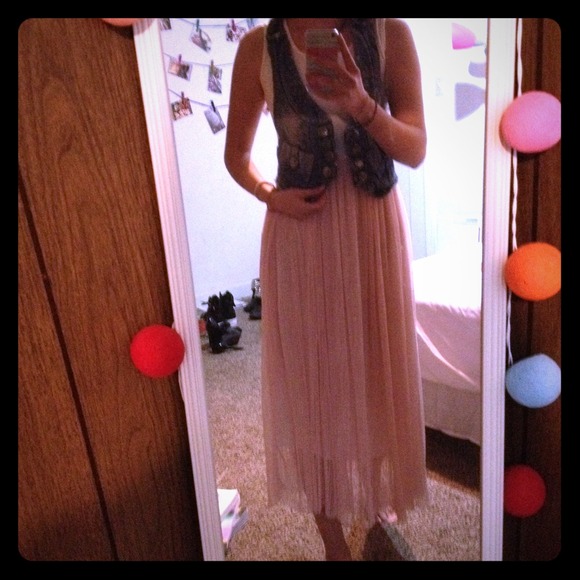 White and pink dress with denim vest